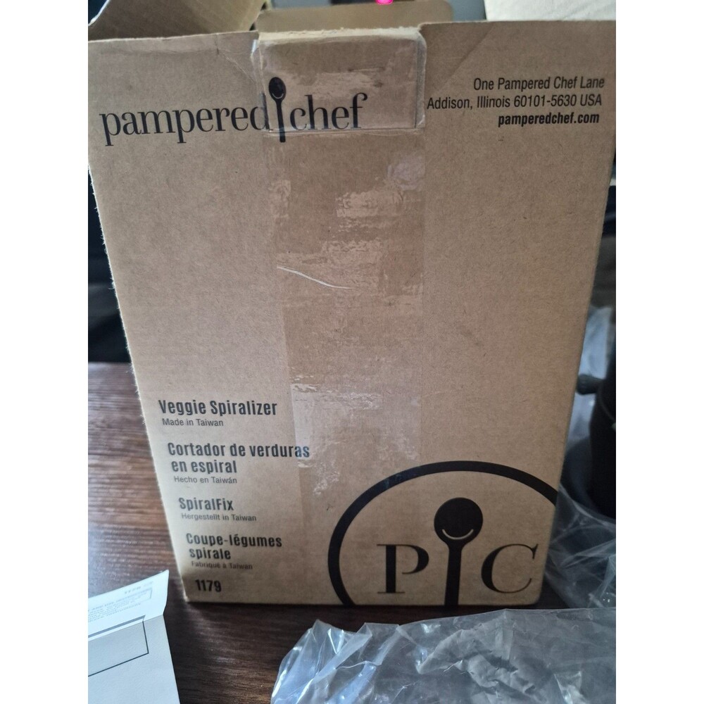 Pampered Chef Veggie Spiralizer 1179 Vegetable Cutter Slicer NIB Accessories